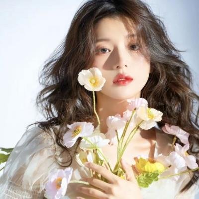 她比烟花寂寞